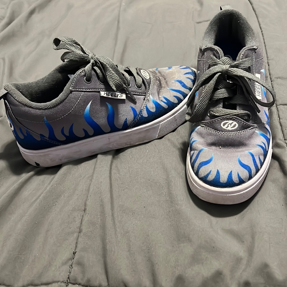Boys pair of heelys size 5